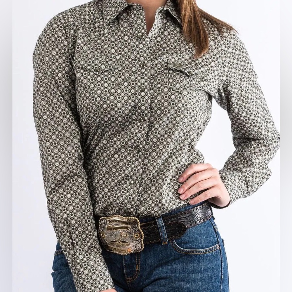 Women’s L/S Cinch Pearl Snap Button Up